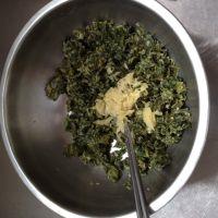 粉蒸芹菜叶的做法步骤7