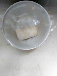 药材炖肉饼汤的做法步骤3